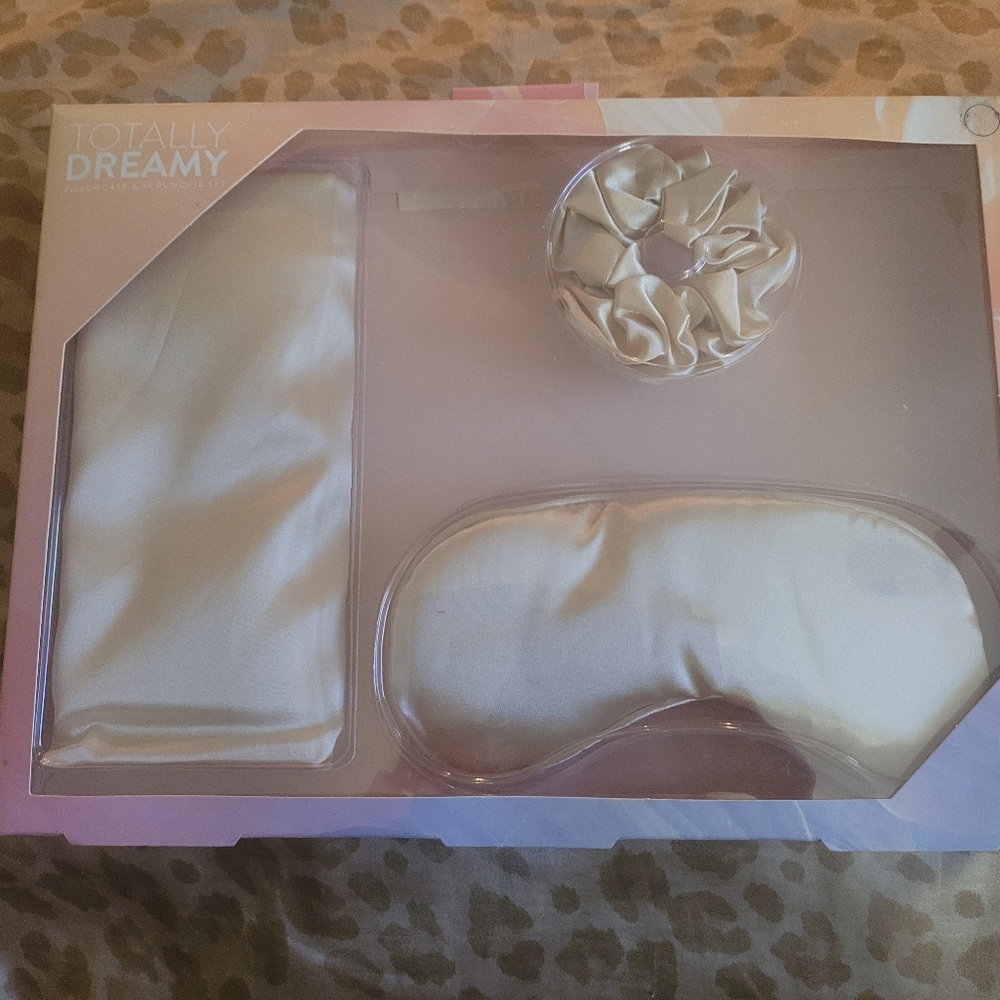 Satin Beauty and Sleep Set